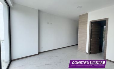 Casa con piscina en urbanización Ciudad del Mar, Manta