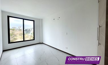 Casa con piscina en urbanización Ciudad del Mar, Manta