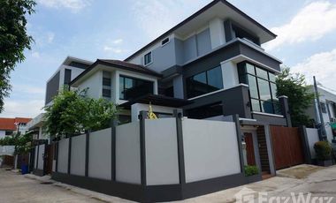 5 Bedroom House for sale in Din Daeng, Bangkok