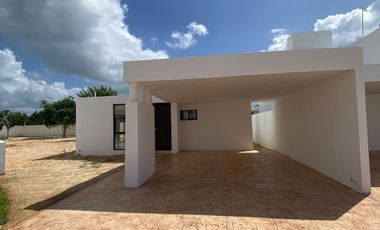 Casa de un piso con tres recámaras y alberca en privada Botánico en Conkal