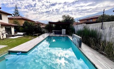 Se vende casa 4 dormitorios en Huechuraba