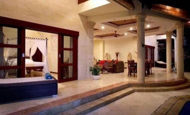 DIJUAL VILLA TEMEWAH DI GIANYAR, HARGA MURAH TEPI PANTAI