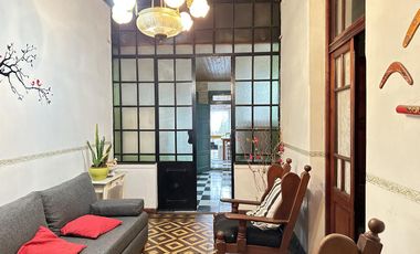 Venta Casa  3 habitaciones con jardín, en el centro Roque Perez