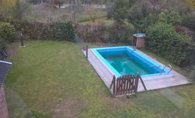 HERMOSA CASA -QUINTA EN DOS PLANTAS A METROS DE AV. PTE.PERON