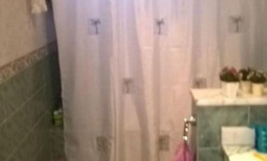 HERMOSA CASA -QUINTA EN DOS PLANTAS A METROS DE AV. PTE.PERON