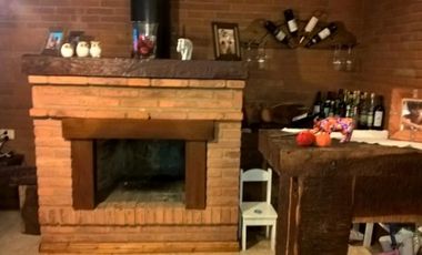 HERMOSA CASA -QUINTA EN DOS PLANTAS A METROS DE AV. PTE.PERON