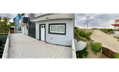 CHALET EN MAR AZUL FRENTE AL MAR !!!!!  - COCHERA PARA 4 AUTOS !