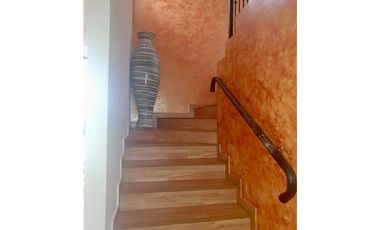 SE VENDE CASA EN VILLA LUCRE $230,000 AM