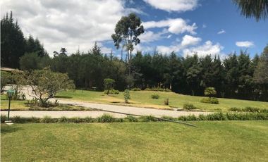 QUINTA EN VENTA PUEMBO 10.400 M2 JARDINES RESERVORIO EXCELENTE SECTOR