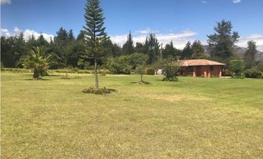 QUINTA EN VENTA PUEMBO 10.400 M2 JARDINES RESERVORIO EXCELENTE SECTOR