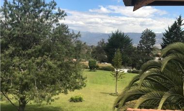 QUINTA EN VENTA PUEMBO 10.400 M2 JARDINES RESERVORIO EXCELENTE SECTOR