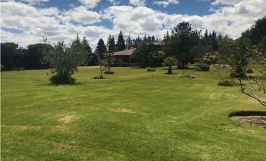 QUINTA EN VENTA PUEMBO 10.400 M2 JARDINES RESERVORIO EXCELENTE SECTOR