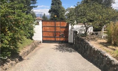 QUINTA EN VENTA PUEMBO 10.400 M2 JARDINES RESERVORIO EXCELENTE SECTOR