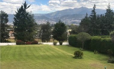 QUINTA EN VENTA PUEMBO 10.400 M2 JARDINES RESERVORIO EXCELENTE SECTOR