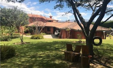 QUINTA EN VENTA PUEMBO 10.400 M2 JARDINES RESERVORIO EXCELENTE SECTOR