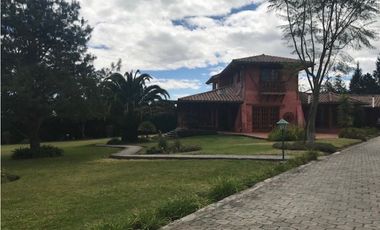 QUINTA EN VENTA PUEMBO 10.400 M2 JARDINES RESERVORIO EXCELENTE SECTOR