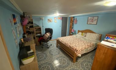 Amplia casa en venta. 2 dorm. Villa Francia.