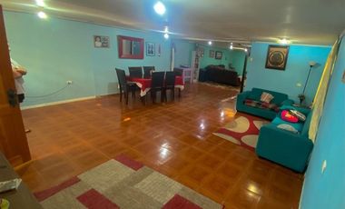 Amplia casa en venta. 2 dorm. Villa Francia.