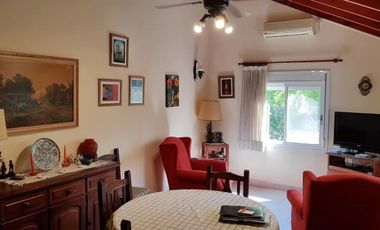 Casa de 4 ambientes con cochera y dependencia de servicio en venta en barrio Parque Matheu - Escobar