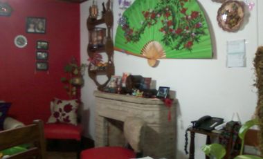 CASA EN BUEN ESTADO CON UN DEPARTAMENTO INDEPENDIENTE EN SU FRENTE