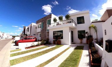 Casa en Grand Juriquilla con vialidades alternas