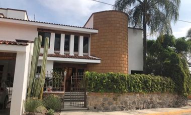 Bonita Residencia de Estilo Colonial Mexicano en Cuernavaca!!
