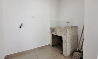 apartamento en arriendo en prados del este. Cod A25607