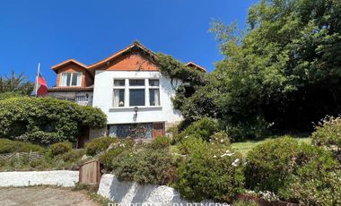Excelente oportunidad, dos  casas con espectacular vista al mar, Santo Domingo tradicional