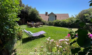 Excelente oportunidad, dos  casas con espectacular vista al mar, Santo Domingo tradicional