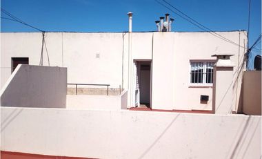 DEPARTAMENTO TIPO DUPLEX 2 AMB. PRÓXIMO AL MAR CON COCHERA  CUBIERTA  AMPLIA