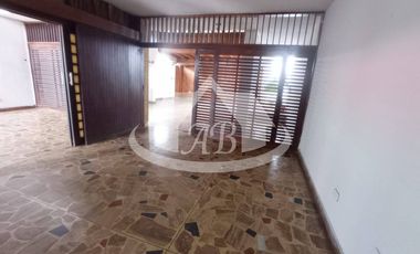 CASA EN ARRIENDO BARRIO CENTRO I1560