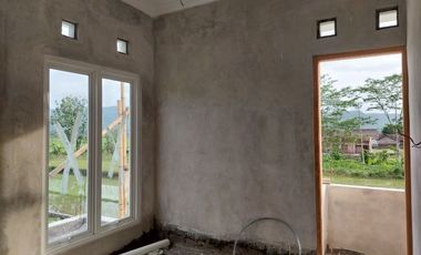 Akses Mudah ke Kota Jogja Rumah Mewah 2 Lantai di Piyungan