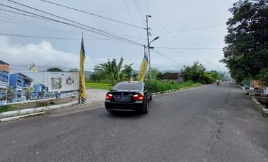 Akses Mudah ke Kota Jogja Rumah Mewah 2 Lantai di Piyungan