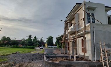 Akses Mudah ke Kota Jogja Rumah Mewah 2 Lantai di Piyungan