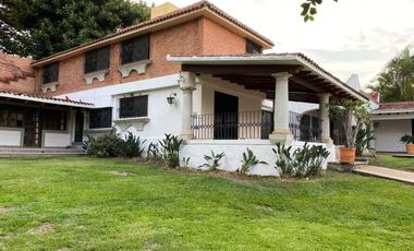 Comercial en esquina  con frente a la Avenida San Diego