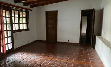 Comercial en esquina  con frente a la Avenida San Diego