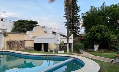 Comercial en esquina  con frente a la Avenida San Diego