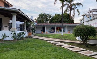 Comercial en esquina  con frente a la Avenida San Diego