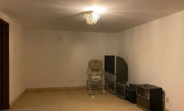 Comercial en esquina  con frente a la Avenida San Diego