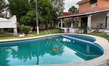 Comercial en esquina  con frente a la Avenida San Diego