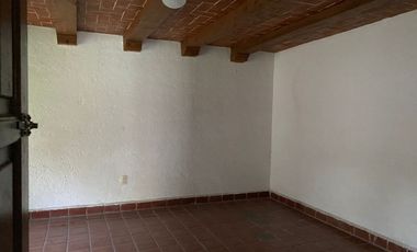 Comercial en esquina  con frente a la Avenida San Diego