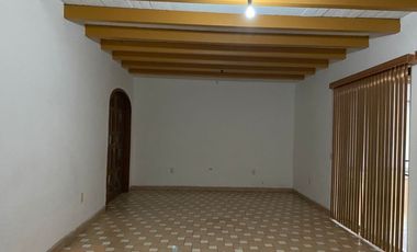 Comercial en esquina  con frente a la Avenida San Diego