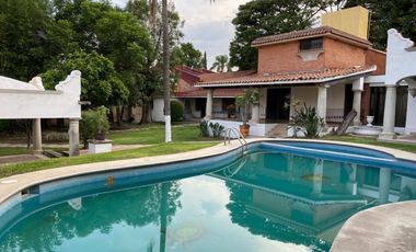 Comercial en esquina  con frente a la Avenida San Diego