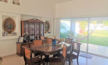 MODERNA CASA, 1 PLANTA, ALBERCA, JACUZZI, JARDÍN, LA MEJOR ZONA SOBRE CAMPO GOLF