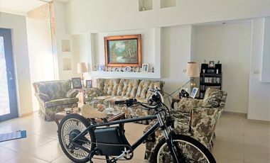 MODERNA CASA, 1 PLANTA, ALBERCA, JACUZZI, JARDÍN, LA MEJOR ZONA SOBRE CAMPO GOLF