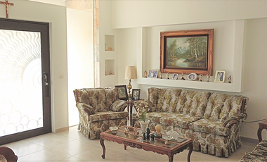 MODERNA CASA, 1 PLANTA, ALBERCA, JACUZZI, JARDÍN, LA MEJOR ZONA SOBRE CAMPO GOLF