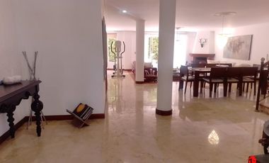 casa en arriendo/venta en el poblado. Cod V6161
