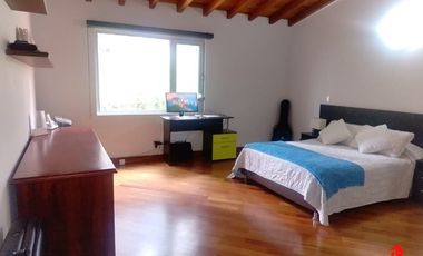 casa en arriendo/venta en el poblado. Cod V6161