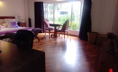 casa en arriendo/venta en el poblado. Cod V6161