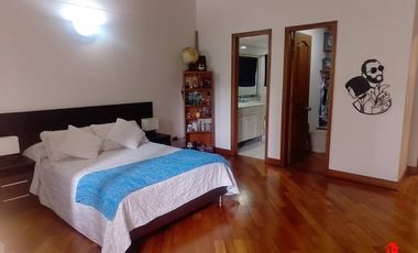 casa en arriendo/venta en el poblado. Cod V6161